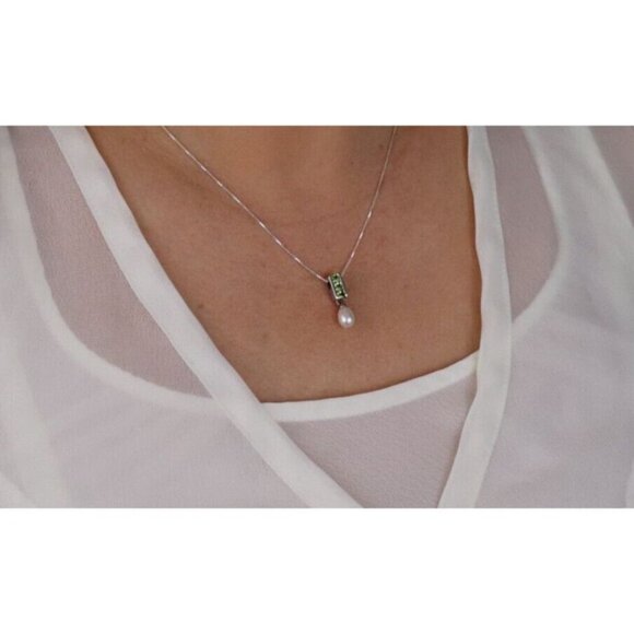 Sterling Silver Natural Peridot & Pearl Necklace 18" inch chain - Picture 2 of 8